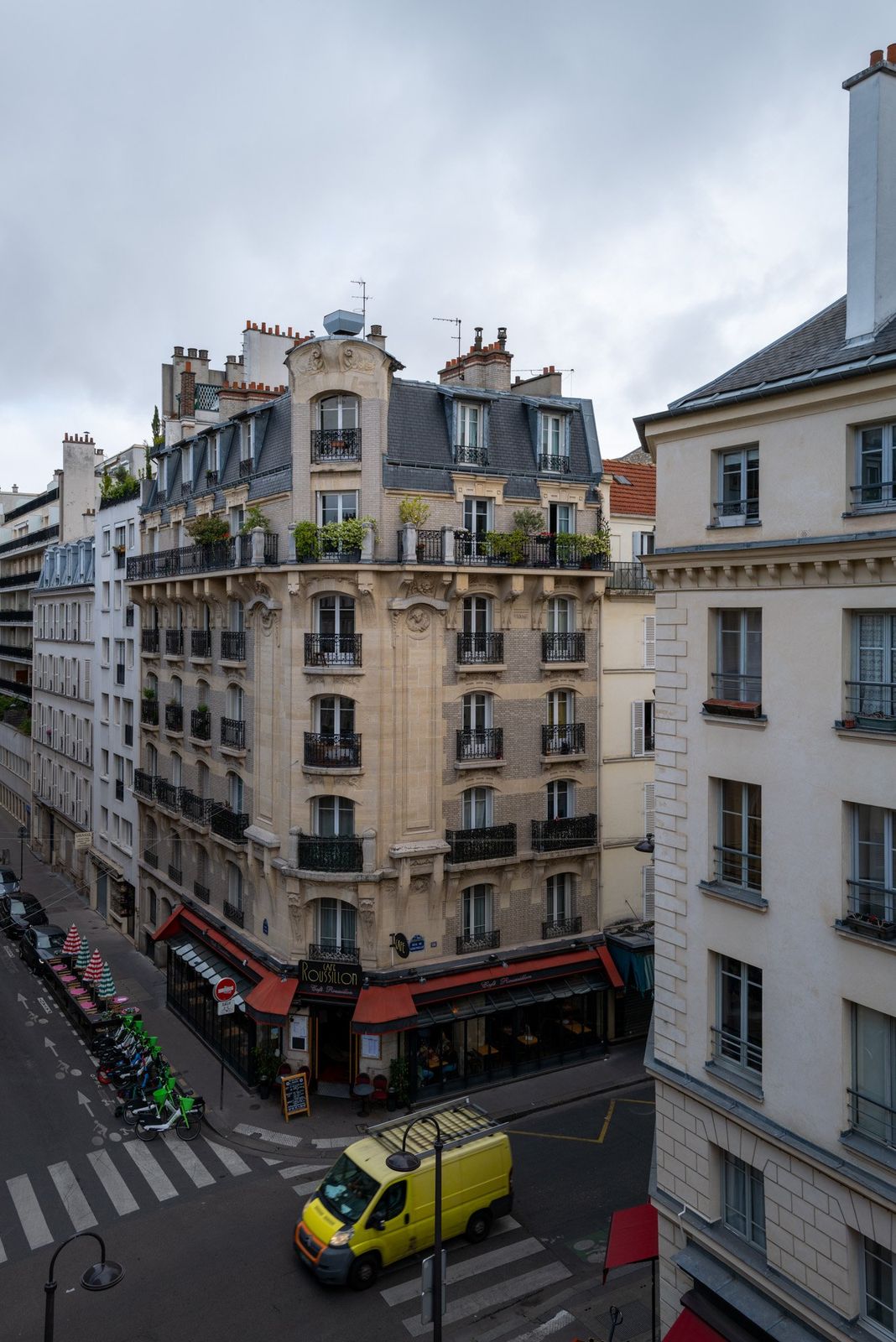 Paris, photograph 2 of 30
